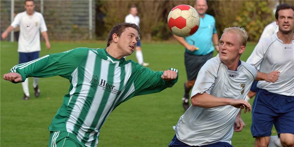 Fast auf den Tag vor 10 Jahren: TuS Niederaden ringt SuS Oberaden vor 400 Zuschauern nieder Vor zehn Jahren war das Adener Derby zwischen TuS Niederaden und SuS Oberaden ein echtes Spitzenspiel in der Kreisliga A2. Christian Neus (2.v.r.) und Kevin Genter (r.), der einen Doppelpack erzielte, gewannen überraschend klar gegen Oberaden.