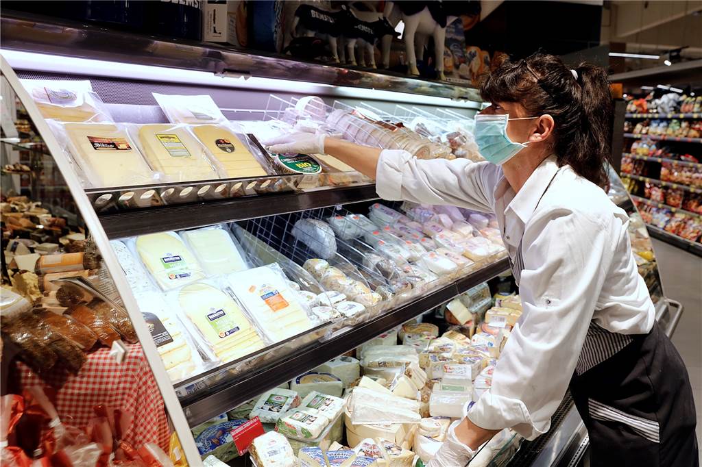 Corona-Regeln: Einzelhandel und Gastronomie befürchten dramatische Folgen Vorausschauend einkaufen: Edeka Bleise ruft zu „positiven Hamsterkäufen“ auf.