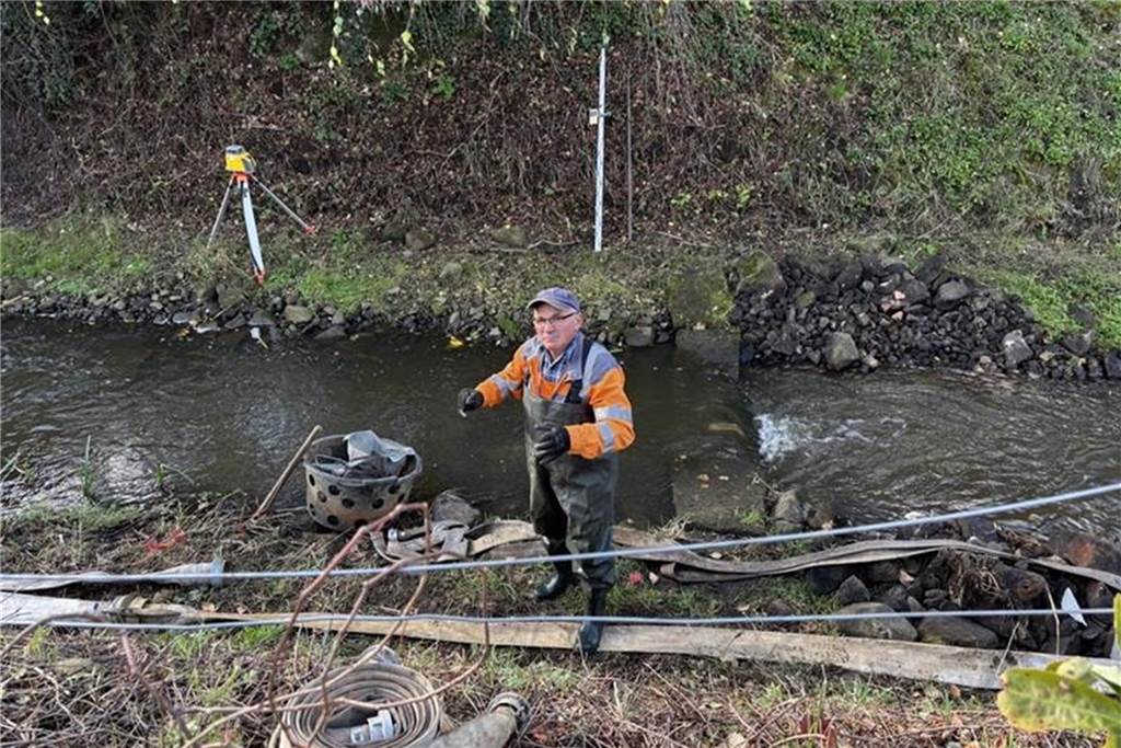 Damit Fische wandern können: Mängel an Rauer Rampe werden ausgebessert Voraussichtlich eine Woche sollen die Arbeiten dauern.