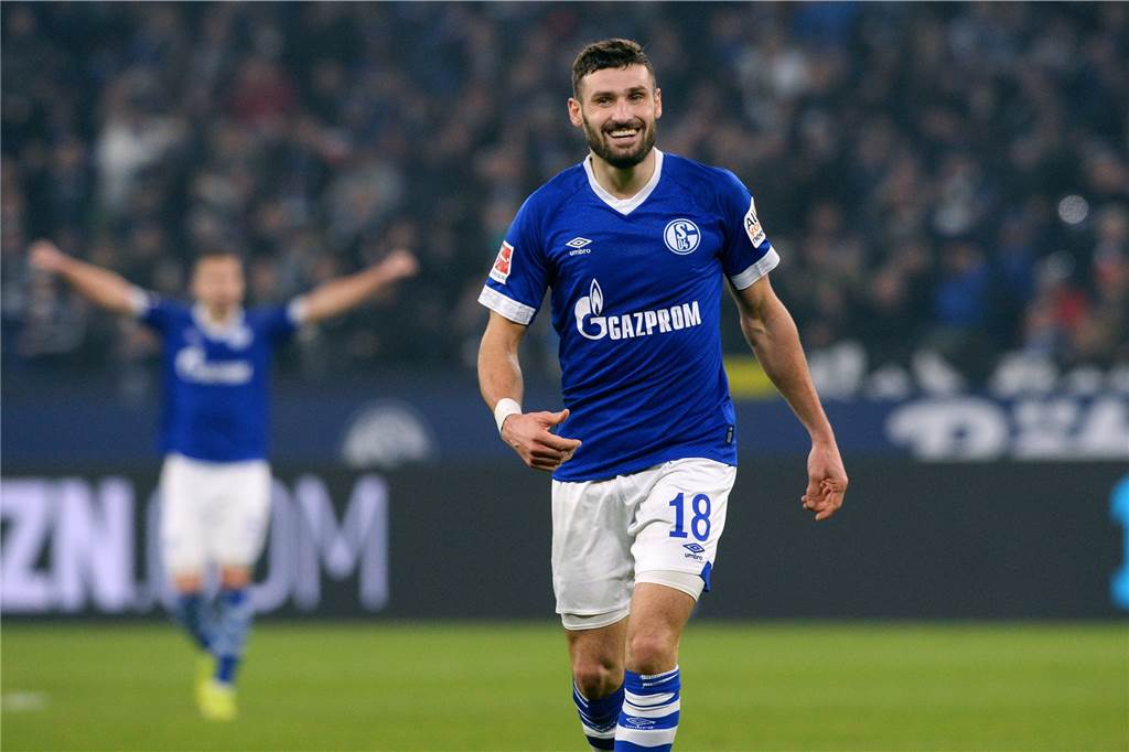 Schalke-Abwehrspieler Benjamin Stambouli: „Mut ist das Wichtigste im Fußball“ Vorbereiter: Daniel Caligiuri legte zum zweiten Treffer von Steven Skrzybski auf.