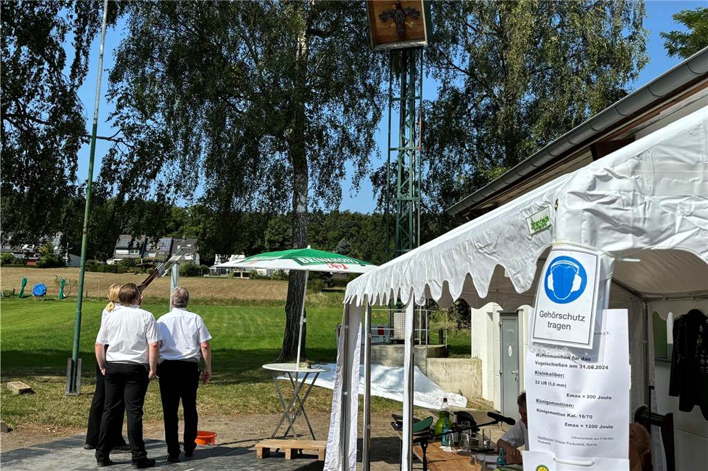 Die Anlage wird auf das Schießen vorbereitet.