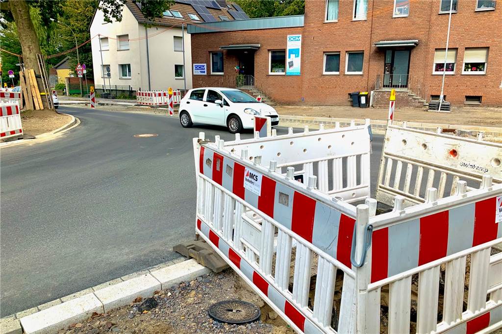 Kostenexplosion: Bahnunterführung verschlingt weitere Millionen Euro Vorbereitungen für die Ampelanlage an der Schlagbaumstraße