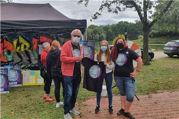 Vorbildlich: Maskiert trat das Aktionsbündnis an der Gesamtschule Wulfen am Barkenbergsee an, um die Jung- und Erstwähler zu informieren, wie Wählen funktioniert.