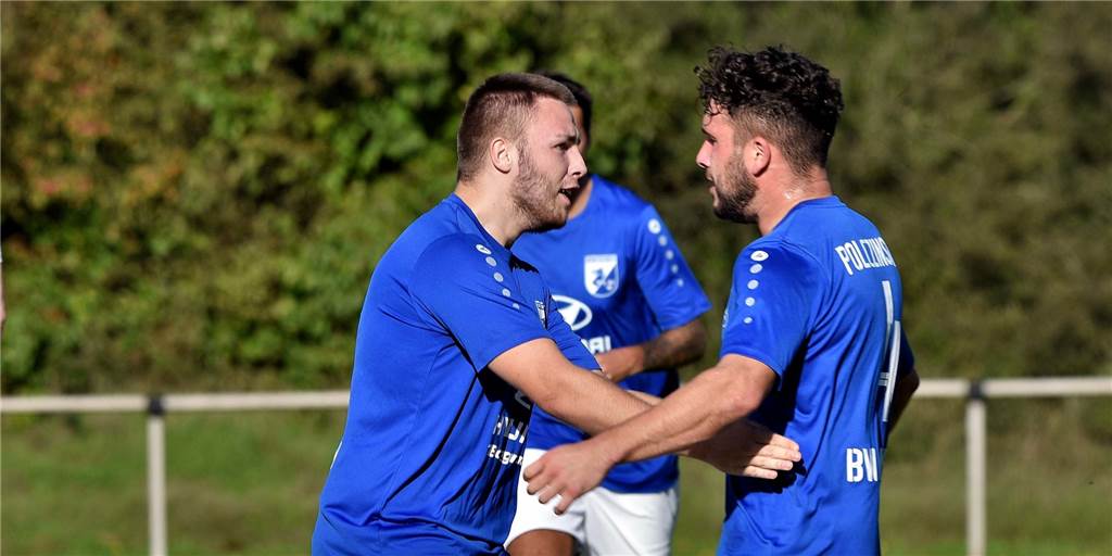 Blau-Weiß Wulfen kann wieder ruhiger schlafen - dank Poldi und Johnny Gianluca John bedankt sich bei Marvin Polczinski
