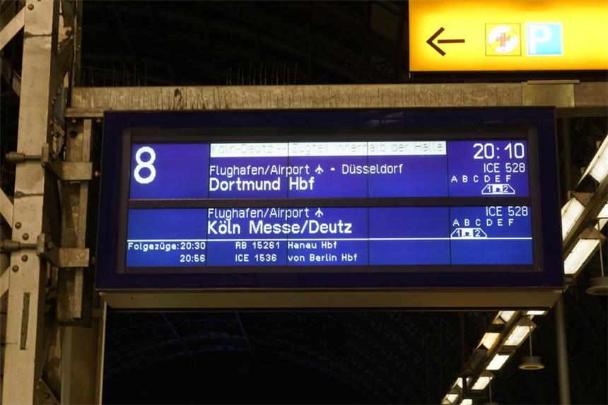 Vorrang für Fernverkehr: Bahn und VRR suchen Lösung Vorrang von Fernverkehr vor Nahverkehr? VRR und die Bahn haben ein Gespräch über das Thema vereinbart.