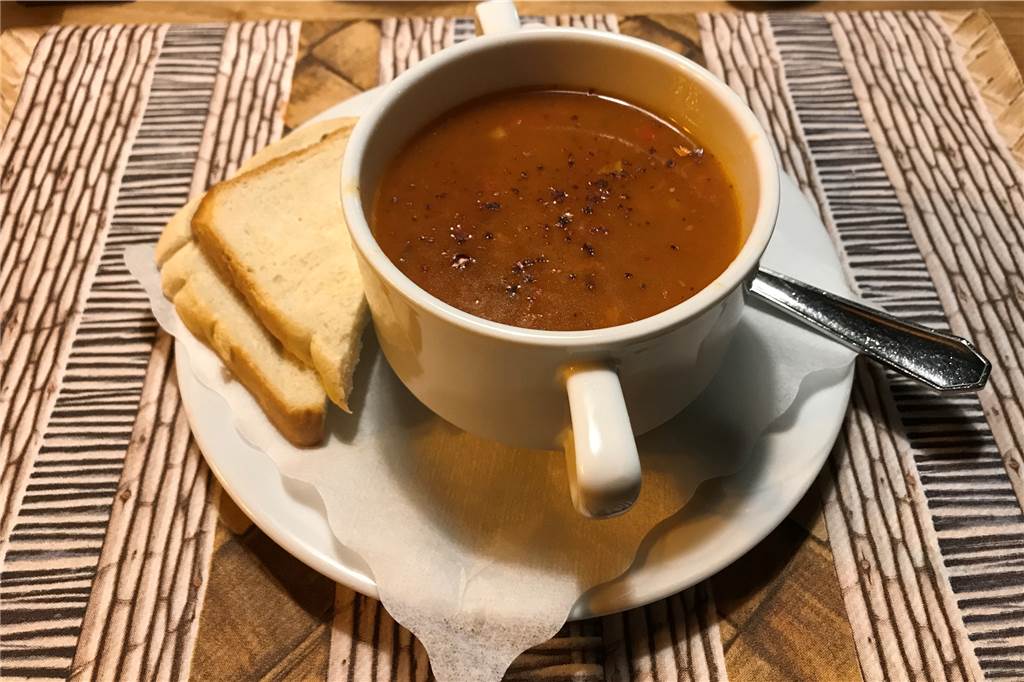 Vorspeise im El Gaucho war die Gulaschsuppe.