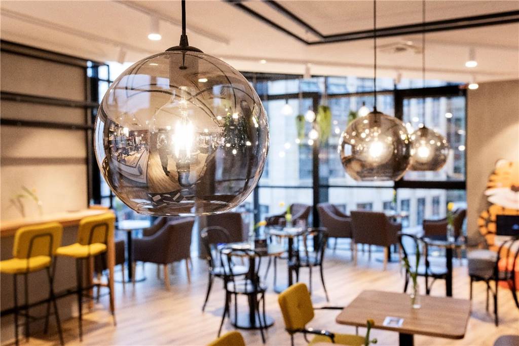 Ein Buchcafé besuchen: Die 5 schönsten in NRW blick ins café fleck