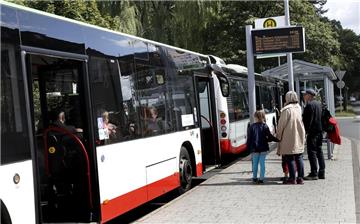 Vorzeigehaltestelle: Die Bushaltestelle am Halterner Bahnhof wurde bereits komplett nach den neuen Vorgaben umgestaltet.