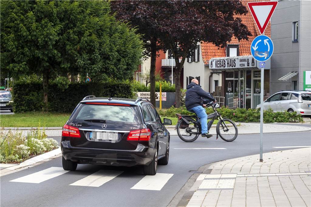 Unfallopfer ärgert sich über Kreisverkehre: Das sagen Stadt und Polizei Vredens Kreisverkehre scheinen trotz Umbau nicht immer ein sicherer Ort für Radfahrer zu sein.