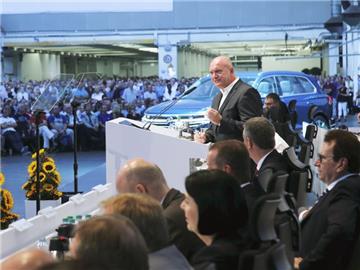 VW-Arbeitnehmerchef Bernd Osterloh am Mittwoch bei einer nicht öffentlichen Betriebsversammlung im Stammwerk in Wolfsburg. Foto: Roland Niepaul/Betriebsrat VW