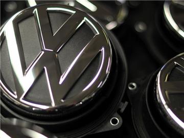 VW soll nach Porsche nun auch auf Schadenersatz in Milliardenhöhe verklagt werden.