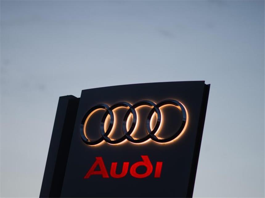 Doch verbotene Manipulationssoftware bei Audi VW-Tochter Audi gibt die Installation einer Software zu, die in den USA als illegales Schummelprogramm gilt. Foto: Julian Stratenschulte/Archiv
