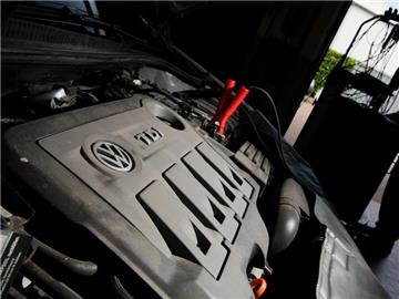 VW will die Autobesitzer in den kommenden Wochen anschreiben. Dann kann ein Termin mit einer Vertragswerkstatt vereinbart werden. Foto: Julian Stratenschulte