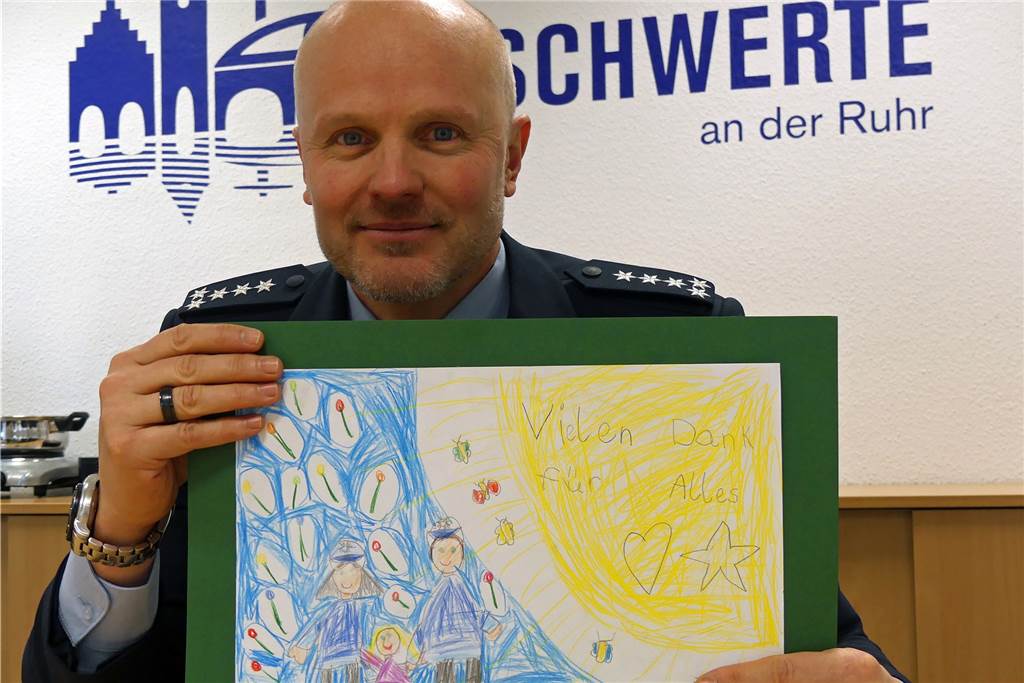 Kleine Schutzengel für Polizisten: „Wir sind alle sehr gerührt“ Wachleiter Werner Wittkämper (49) ist gerührt von den vielen Beileidsgesten.