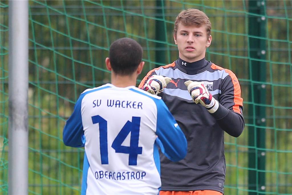 Rückblick: FC Frohlinde schoss Wacker Obercastrop aus dem Stadion und ist Castrop-Rauxeler 1 Wacker-Keeper David Scholka (r.) musste im Bezirksliga-Derby 2016 beim FC Frohlinde fünf Gegentreffer wegstecken.