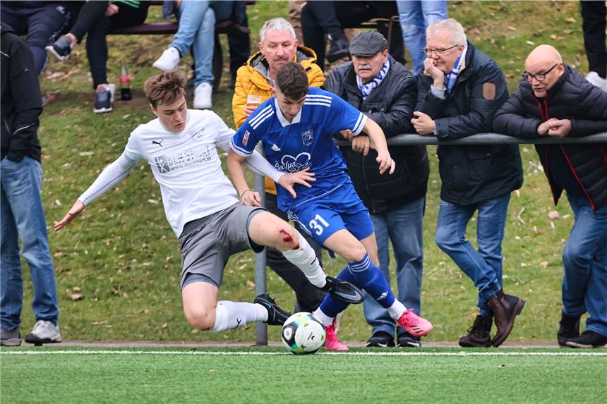 Alle Castrop-Rauxeler Fußball-Ergebnisse und Ausfälle im Überblick Wacker Obercastrop (blaue Hemden) duellierte sich mit dem FC Iserlohn.