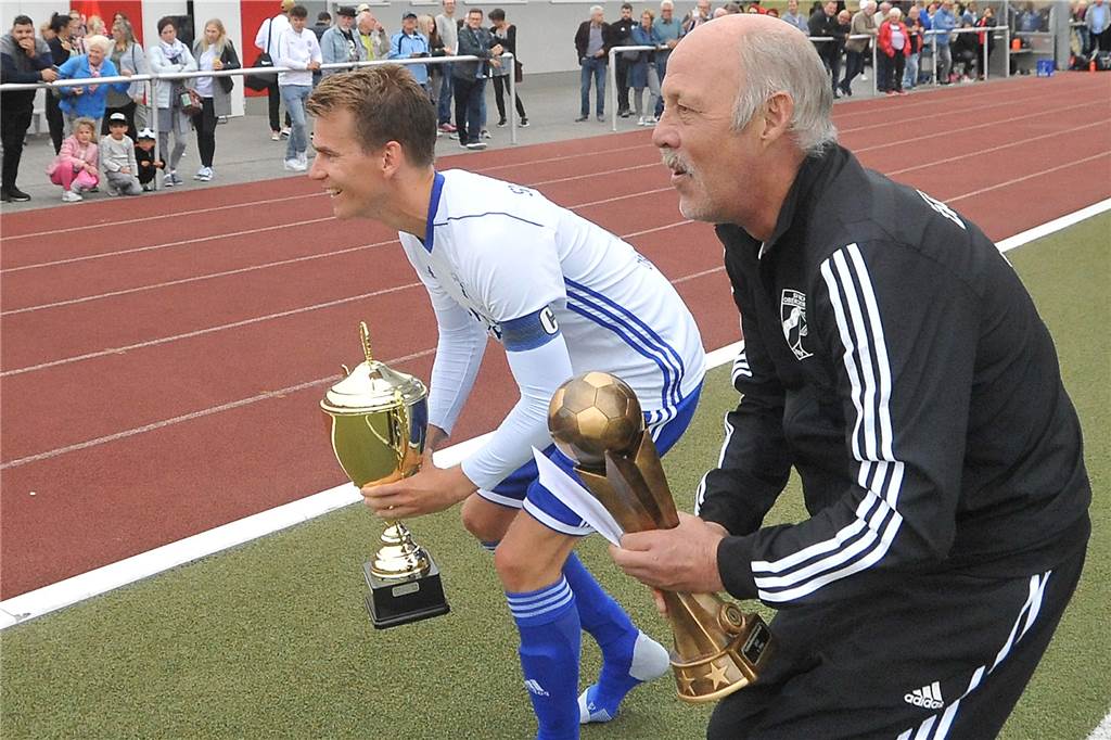 Jahresrückblick 2: Gewalt beim Fußball, 1300 Zuschauer in Frohlinde und WM-Gold aus China Wacker Obercastrop ist neuer Stadtmeister.