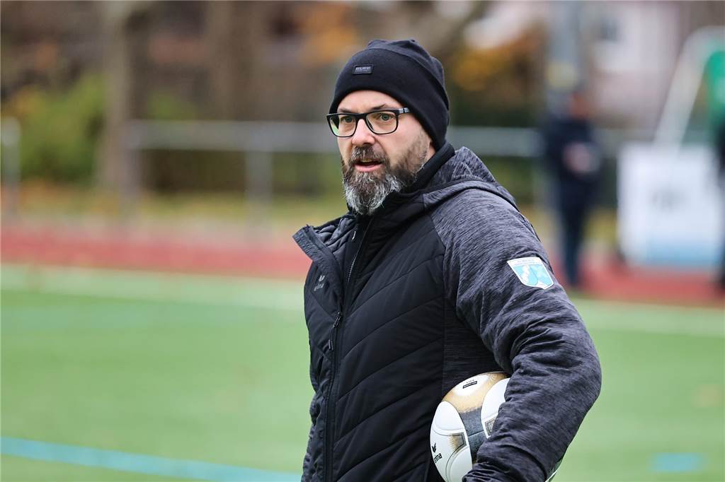 Wacker Obercastrop verabschiedet Antonio da Silva vorerst: Klub kündigt Verstärkungen an Wacker Obercastrops Sportlicher Leiter Steffen Golob arbeitet an Neuzugängen für den Winter.