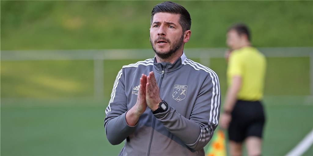 Wacker Obercastrop: Trainer Uzunoglu vergibt Torchance im Abschiedsspiel beim FSV Gerlingen Wacker-Trainer Aytac Uzunoglu stand am finalen Saisonspieltag selbst als Spieler auf dem Feld beim Westfalenliga-Duell seines Teams mit dem FSV Gerlingen.