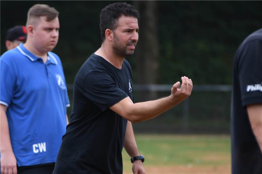 B-Junioren: Letzte Aktion des Spiels entscheidet Obercastroper Partie Wacker-Trainer Brahim Amghar (r) sah in Marl eine spannende Partie.