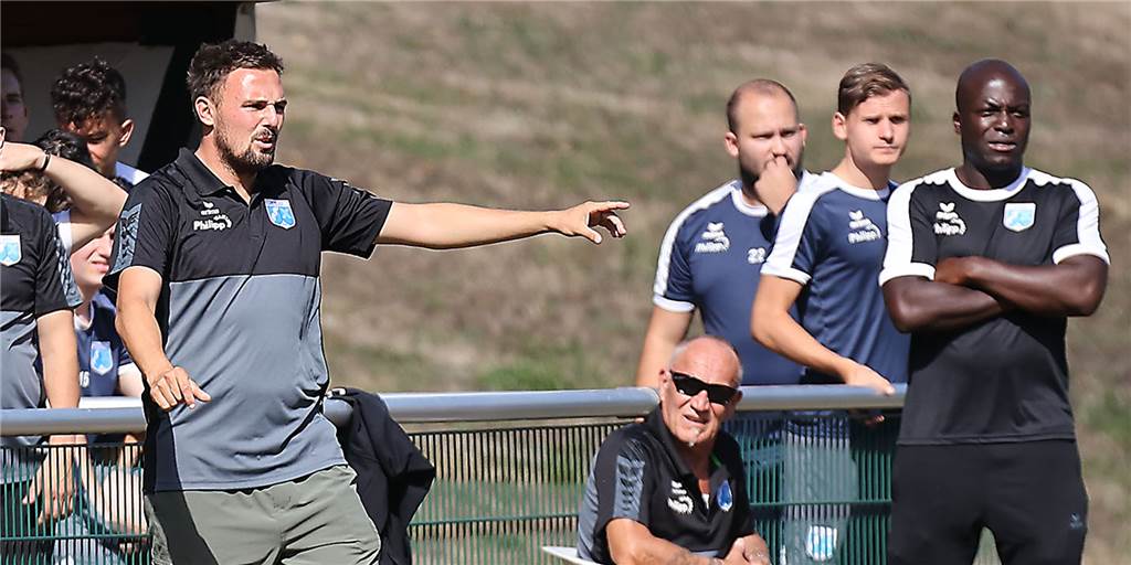 Beim FC Lennestadt: Auch drei Tore reichen Wacker Obercastrop nicht zum ersten Sieg Wacker-Trainer Christian Mengert muss mit seinem Team weiterhin auf den ersten Sieg warten.