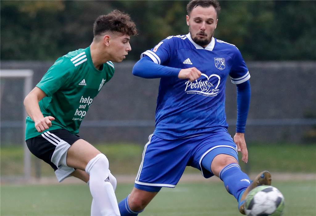 SV Wacker marschiert: Kometen-Start in der Westfalenliga geht weiter Wacker war in Schüren die deutlich zweikampfstärkere Mannschaft und siegt verdient.