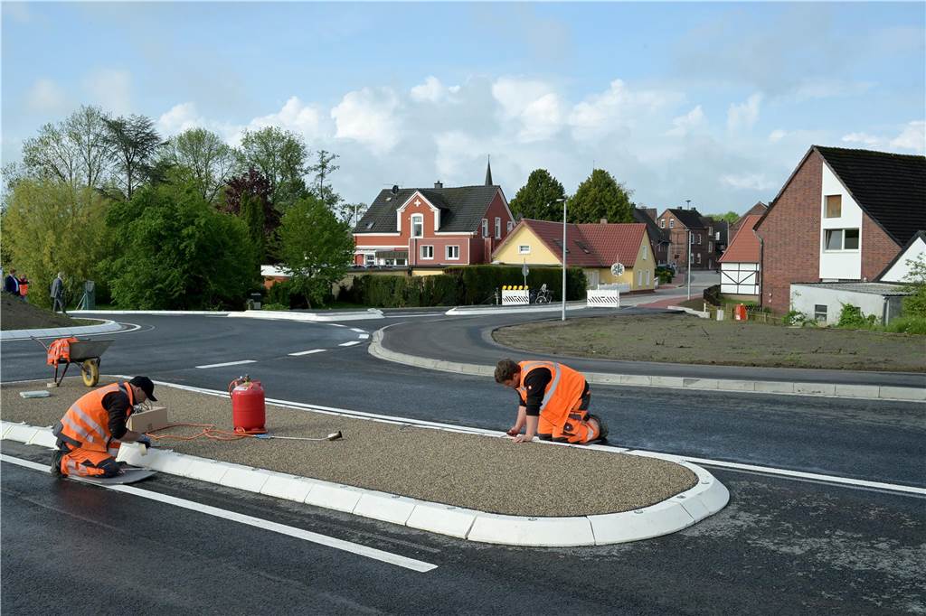 Lippebrücke: Wiedereröffnung mit angezogener Handbremse Letzte Bauarbeiten an der Zufahrt zur Lippebrücke zwischen Datteln-Ahsen und Olfen.