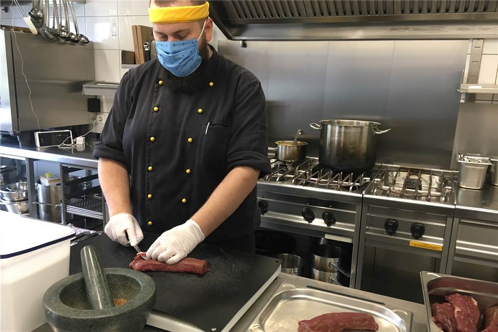15 statt 100 Bewerber: Gastronom und Hotelier in Werne finden kaum neues Personal Während der Ausbildungsplatz zum Koch im Hotel am Kloster vergeben ist, suchen die Verantwortlichen noch nach einem Azubi als Hotelfachmann - oder frau.