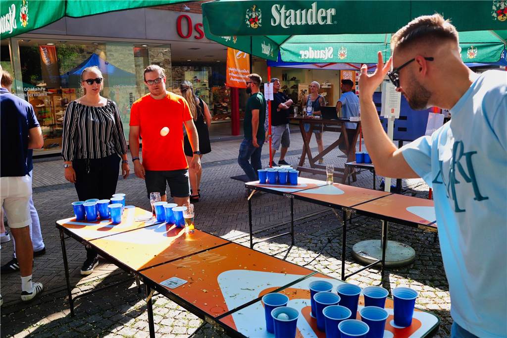 Während der Bierbörse in Dorsten fand auch wieder das „Beerpong“-Turnier statt.