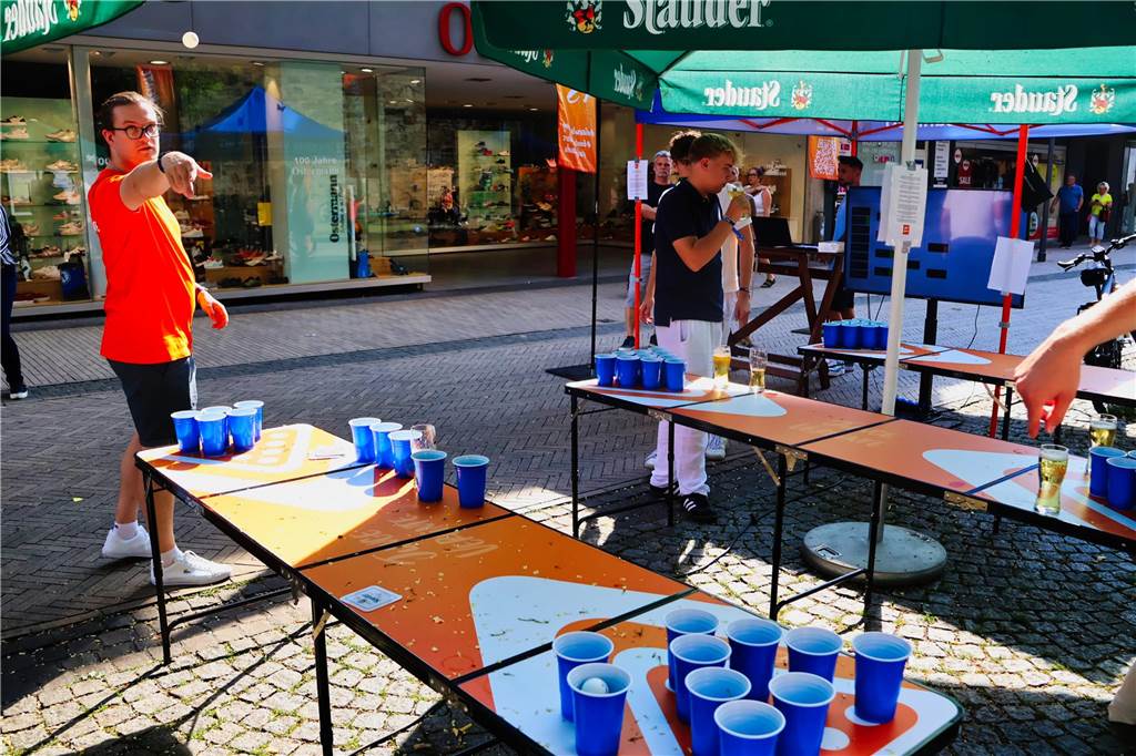 Während der Bierbörse in Dorsten fand auch wieder das „Beerpong“-Turnier statt.