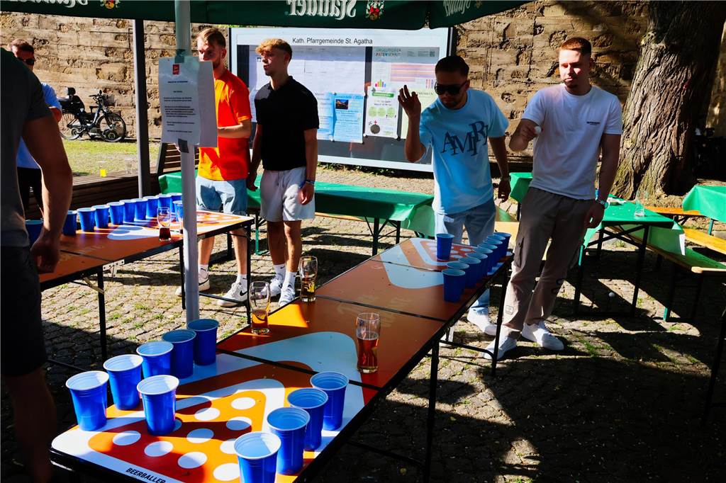 Während der Bierbörse in Dorsten fand auch wieder das „Beerpong“-Turnier statt.