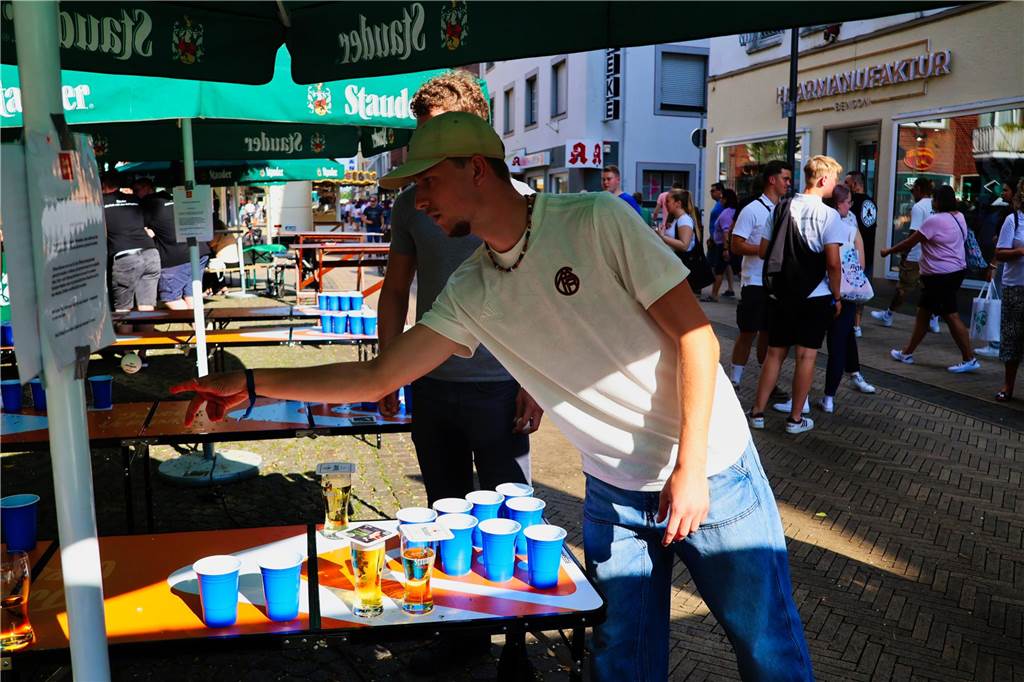Während der Bierbörse in Dorsten fand auch wieder das „Beerpong“-Turnier statt.