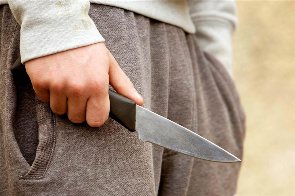 Brutale Prügel-Attacke: Polizeibekannter Nienborger bekommt Quittung Während der Prügelei zückte der Nienborger ein Küchenmesser. Der Geschädigte konnte durch beherztes Handeln Stichverletzungen vermeiden.
