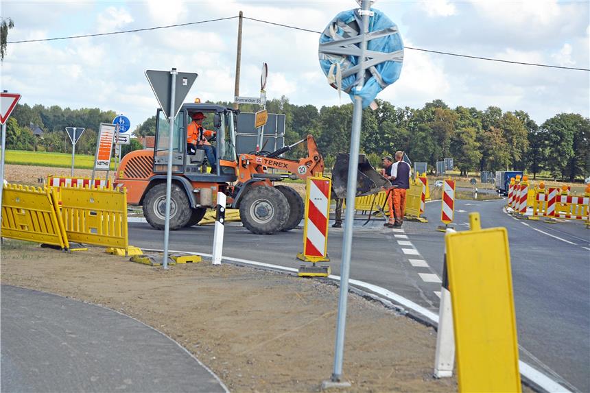 Sperrung wegen Straßensanierung zwischen Olfen und Lüdinghausen Während der Sanierung der B474 konnte der Verkehr auf der B235 an der Einmündung nur einspurig fahren. Aufgrund der Sanierung der B235 ist dies jetzt auch wieder nur einspurig möglich.