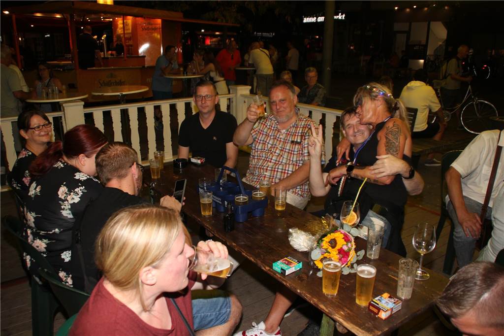 Während der Schlagernacht des Schützenverein Lünen 1332 herrschte auf der Bühne und im Partyzelt gute Stimmung.