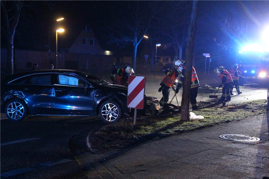 Gegen Baum geprallt und überschlagen: Lüner Fahrer unter Alkoholverdacht Während der Unfallaufnahme stellte die Polizei Alkohol bei dem Fahrer fest. Ihm wurde eine Blutprobe entnommen, sein Führerschein wurde sichergestellt.