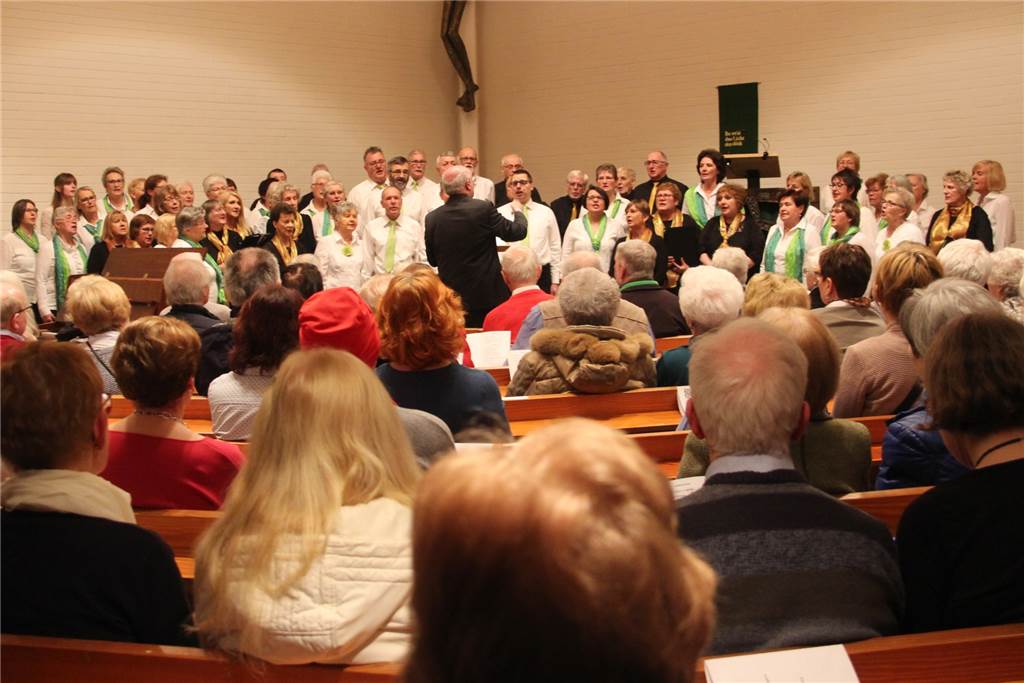 Während des Besuchs von Gästen aus Workington gaben die Liederbrücke Selm und die Carnegie Singers aus Workington ein gemeinsames Konzert.