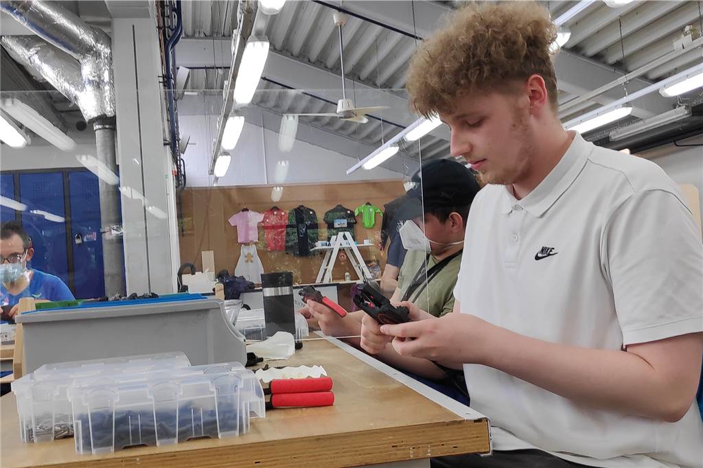Wie Max Wortmann in der Caritas-Werkstatt Nordkirchen seinen Traumjob fand Während des FSJ arbeitete Max Wortmann größtenteils im Arbeitsbereich Montage.