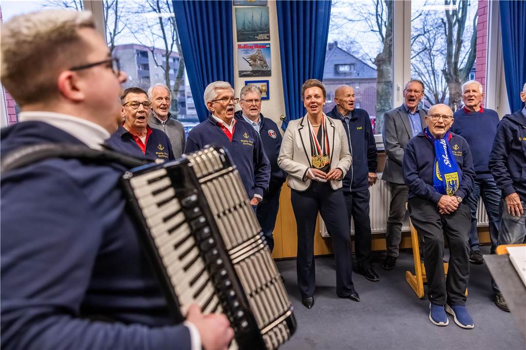 NRW-Ministerin Ina Brandes (CDU) zu Besuch im Kulturhaus Lütgendortmund.