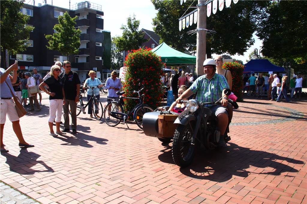 Natürlich Kirchhellen lädt zum „kleinen Kirchhellen-Tag“ Motorrad auf dem Johann-Beuker-Platz