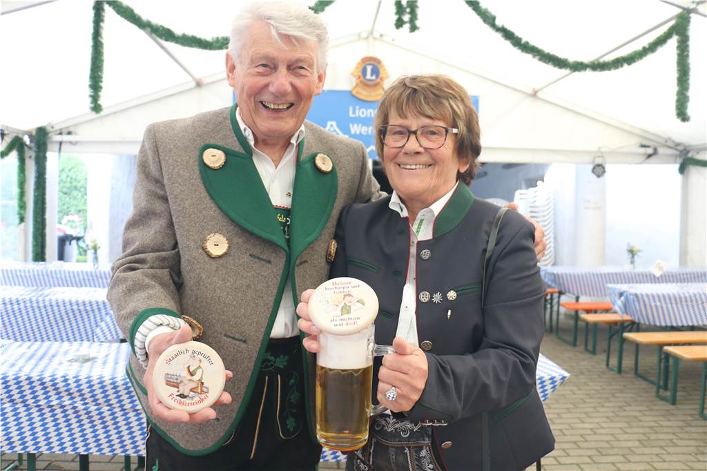 Darum gehen diese echten Bayern lieber auf das Werner als auf das Münchner Oktoberfest Während sie um das große Oktoberfest in München einen Bogen machen, sind Manfred und Hannelore in Werne gern beim Oktoberfest dabei. Das Ehepaar liebt die besondere Atmosphäre am Kapuzinerkloster. Während des Festes verkaufen die Horas Bierdeckel - natürlich für den guten Zweck.