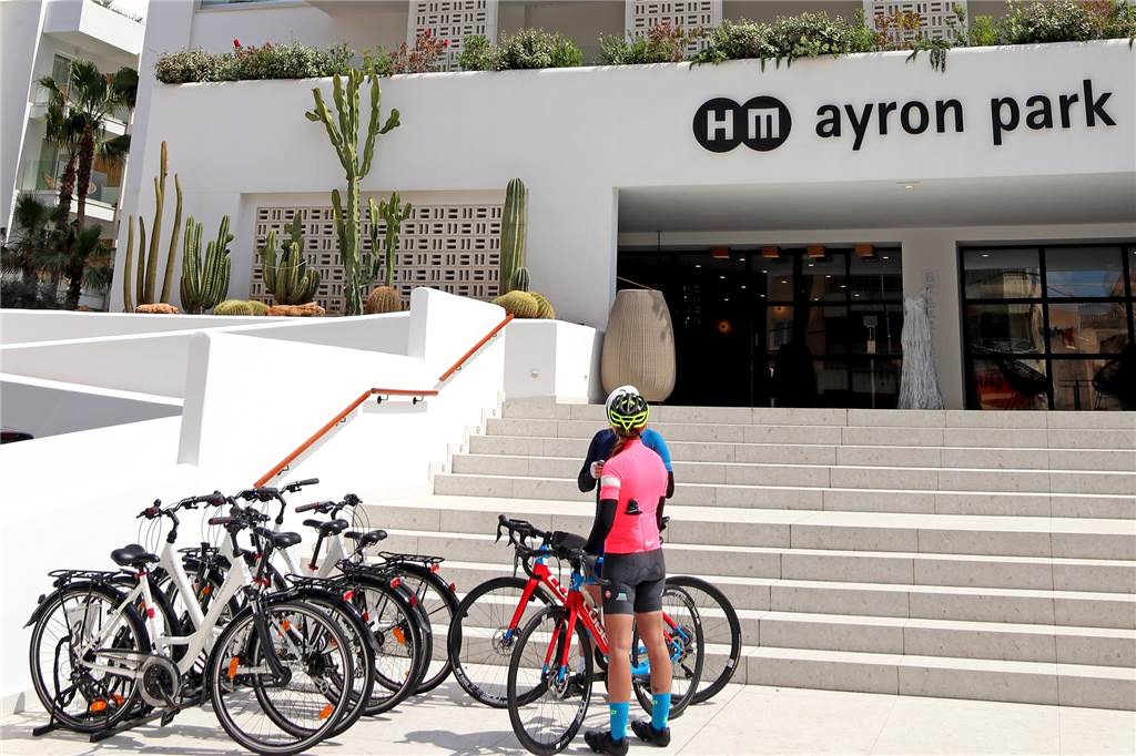 Mallorca trotz Corona: Paare und Radfahrer statt Party-Touristen Während viele der klassischen Ballermann-Touristen ausbleiben, kommen die Radfahrer nach wie vor - und genießen die Ruhe auf Mallorca.