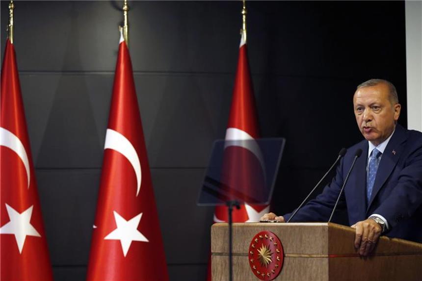 Oppositionsführer nennt Erdogan „Diktator“ Wahlbeobachter in der Türkei beklagten etliche Unregelmäßigkeiten bei der Abstimmung, die Regeln wurden jedoch „weitgehend eingehalten“. Staatspräsident Erdogan verwahrt sich gegen die Kritik. Foto: Lefteris Pitarakis/AP