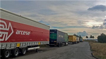 Wahrbrink-West am Morgen: LKW reiht sich an LKW.