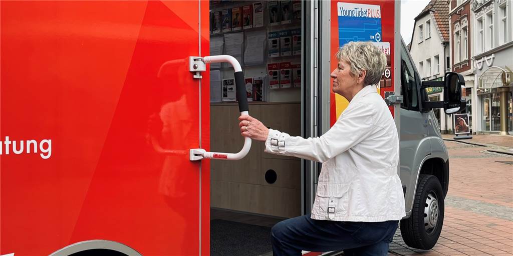 „Nachfrage ist groß“ - erster Verkaufstag des 9-Euro-Tickets in Haltern Waltraud Müller hat am Dienstag direkt beim 9-Euro-Ticket in Haltern zugeschlagen.