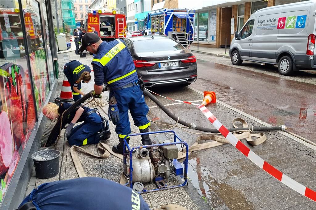 THW Haltern im Krisengebiet – Polizeipräsidium von Wassermassen bedroht Wann es zurück nach Haltern geht, wusste am Freitagnachmittag keiner der freiwilligen Helfer.