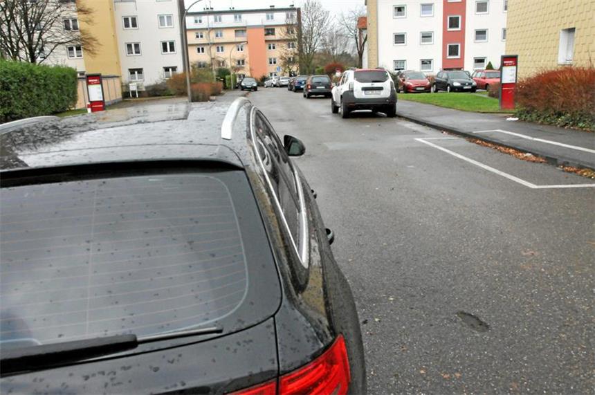 Stadt verteilte massenweise Knöllchen an Falschparker Wann ist eng zu eng? Bei dieser Frage gegen die Ansichten der städtischen Verkehrsüberwachung und die einiger Anwohner der Straße Auf der Kuhweide auseinander.