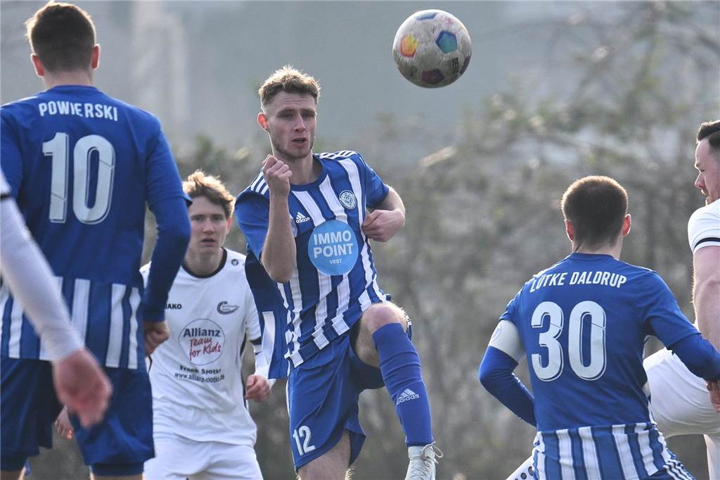 ETuS-Dauerbrenner Erik Pötter fehlt im Derby Brian Roth geht zum Kopfball
