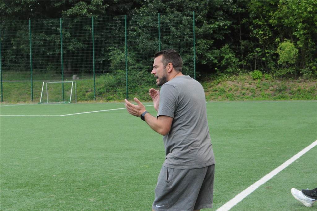 Flaesheims Knoten platzt gegen den FC Marl II spät: Alle Torschützen kommen von der Bank War mit dem ersten Testspiel seiner Mannschaft zufrieden: FC Marls Trainer Florian Lingner.