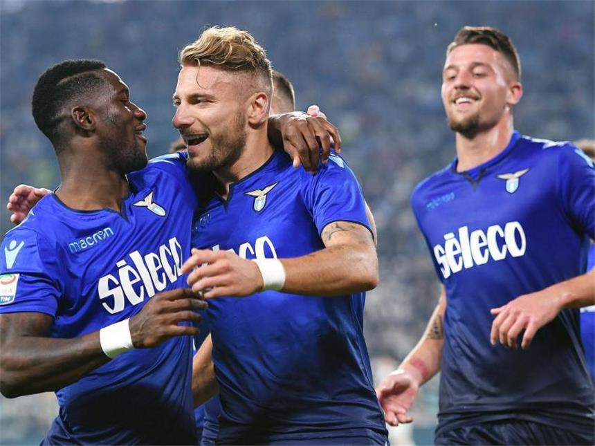War mit zwei Toren bei Juventus Turin Matchwinner: Lazios Ciro Immobile (M). Foto: Alessandro Di Marco